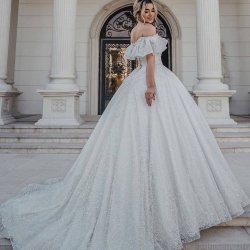مزون لباس عروس آرنیا
