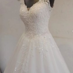 مزون لباس عروس آبی و سفید